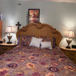 Queen Con 2 Buros Y Su Peinador $250 O Mejor Oferta (sin Colchón) 