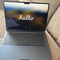 Mac Book Air 13.6”