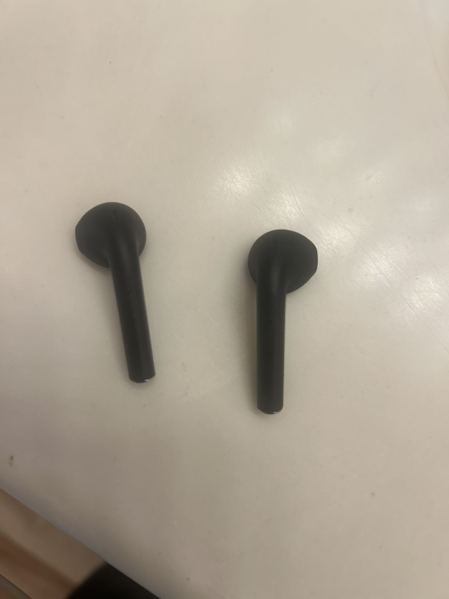 MUST GO TODAY – Wireless Bluetooth Earbuds w/ Case – Like New
