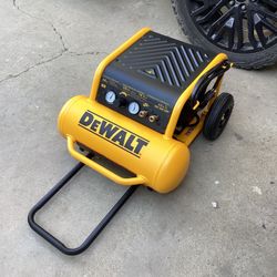 DEWALT 4.5-GAL. 225-MAX PSI PORTABLE ELECTRIC AIR COMPRESSOR 