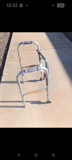 ALUMINUM  WALKER