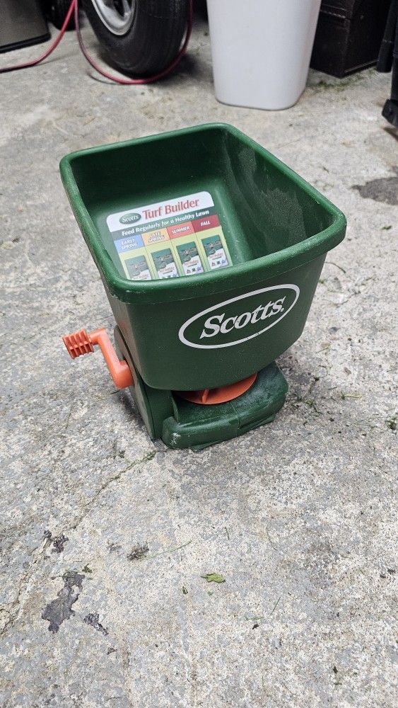 Scotts Turf Builder Hand Spreader