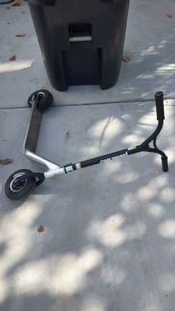 Phases two dirt scooter