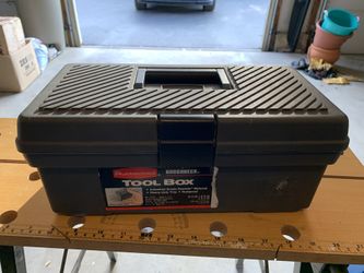 Rubbermaid Roughneck Tool Box