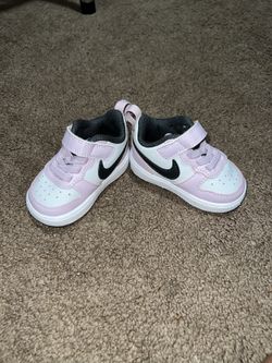 Girl Nikes Size 3c