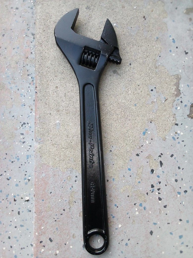 18in BLUE POINT WRENCH