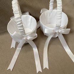 Set Of 2 Wedding Flower Girl Baskets White with Bow and Pearl