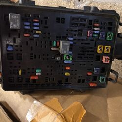 Caja De Fusibles. De Chevy Silverado 2014