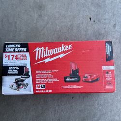 Milwaukee Battery REDLITHIUM" HIGH OUTPUT XC5.0 STARTER KIT