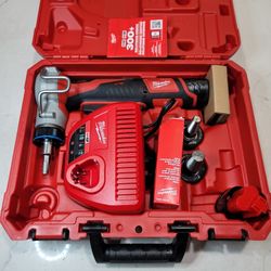 Milwaukee
M12 12-Volt Lithium-Ion Cordless ProPEX Expansion Tool Kit with (2) 1.5Ah Batteries, (3) Expansion Heads and Hard Case