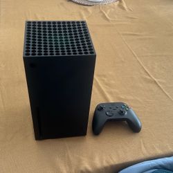 Selling XBOX SERIES X 1 TB (Controller & Power Supply included)
