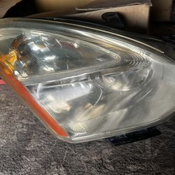 2009-2011 Nissan Rogue Headlight