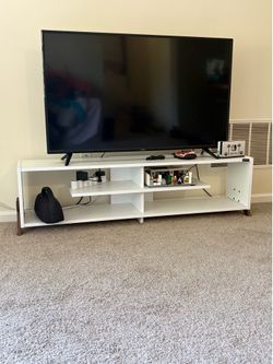 WHITE TV STAND *TV AND BELONGINGS NOT INCLUDED*