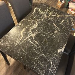 Dinning table perfect for small units