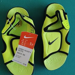 Kids New Size 1y Nike Sandal