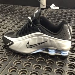 Nike Shox R4