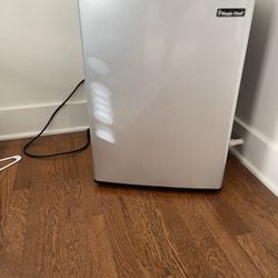 Magic Chef Mini fridge 