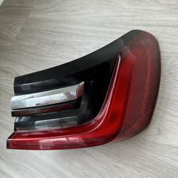 BMW 740I TAIL LIGHT RIGHT PASSENGER SIDE 740XI H(contact info removed) 2020 2021 2022 OEM