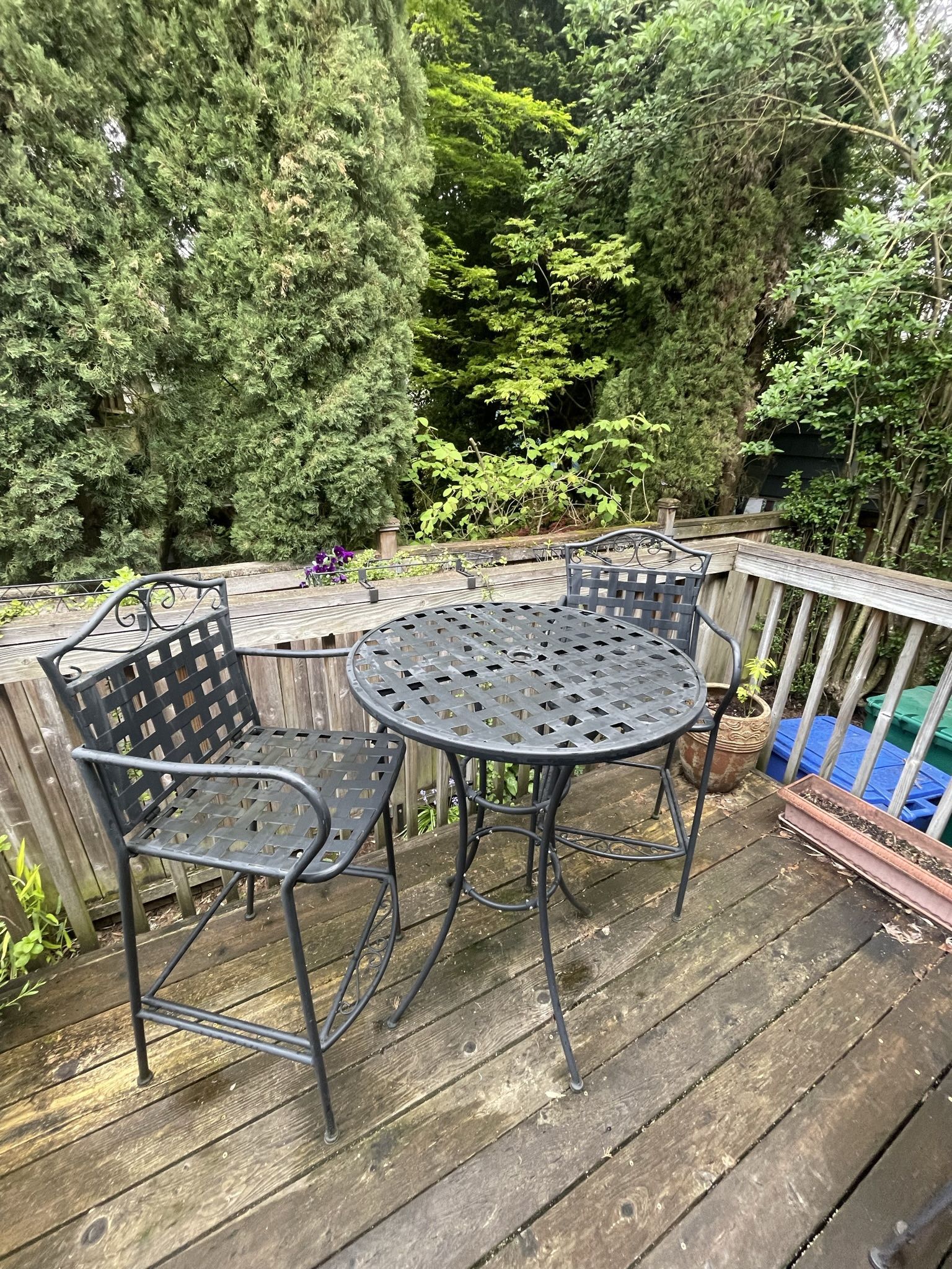 Outdoor Patio Table and Chairs