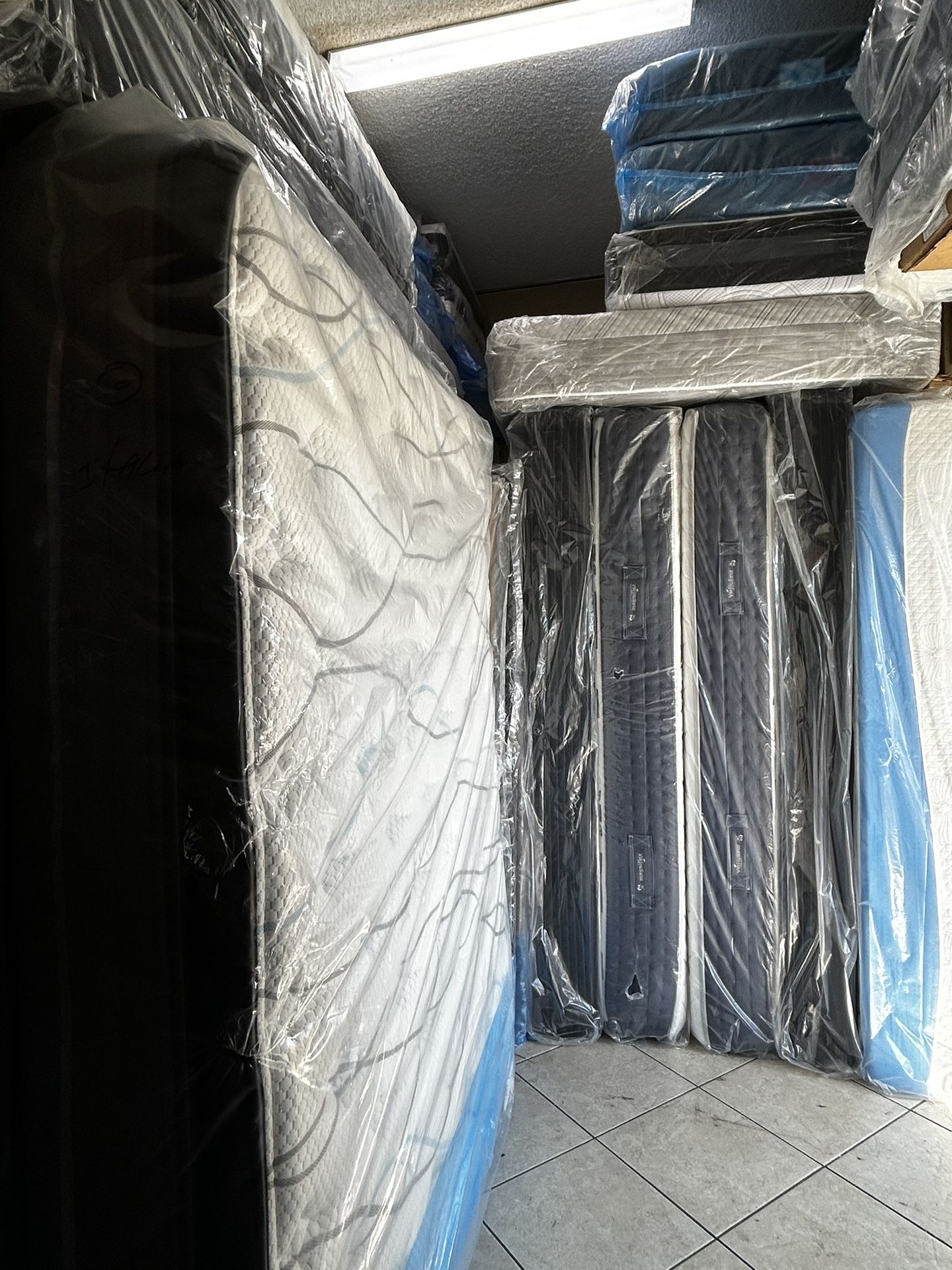Memory Foam & Pillow Top Mattress Box Spring SALE!