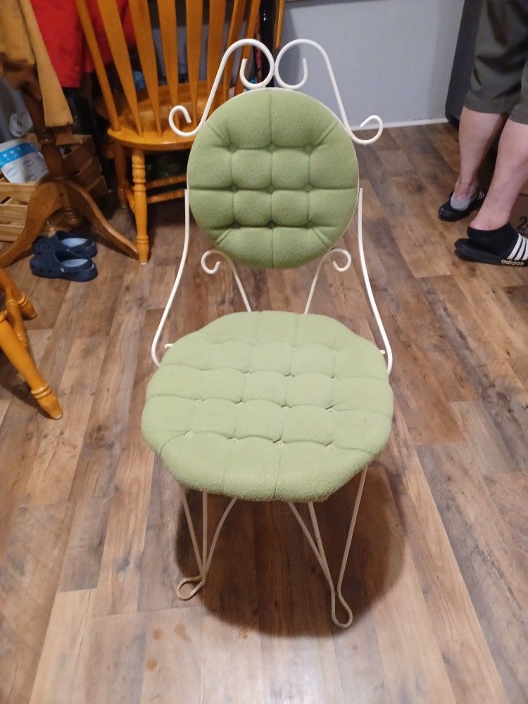 Small Wired Vanity Chair, Dainty And Stylish