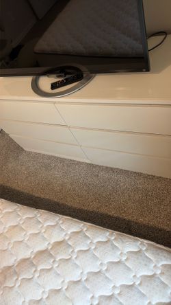 6 drawer dresser w/glass top