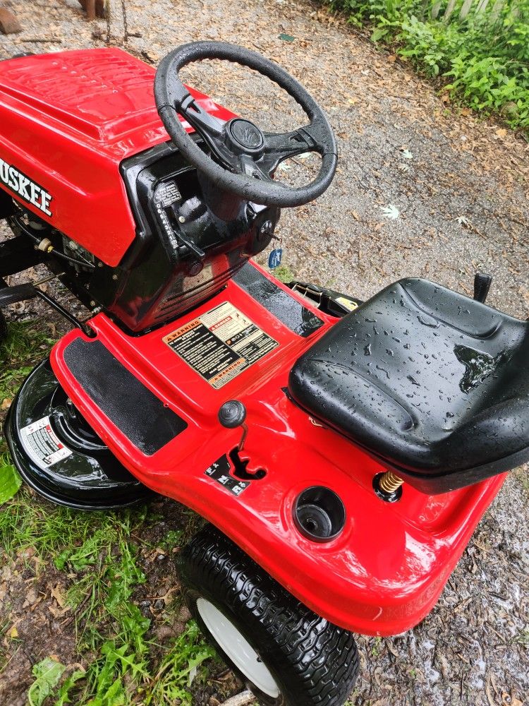Huskee LT3800 38" Cut Twin Blade Riding Mower