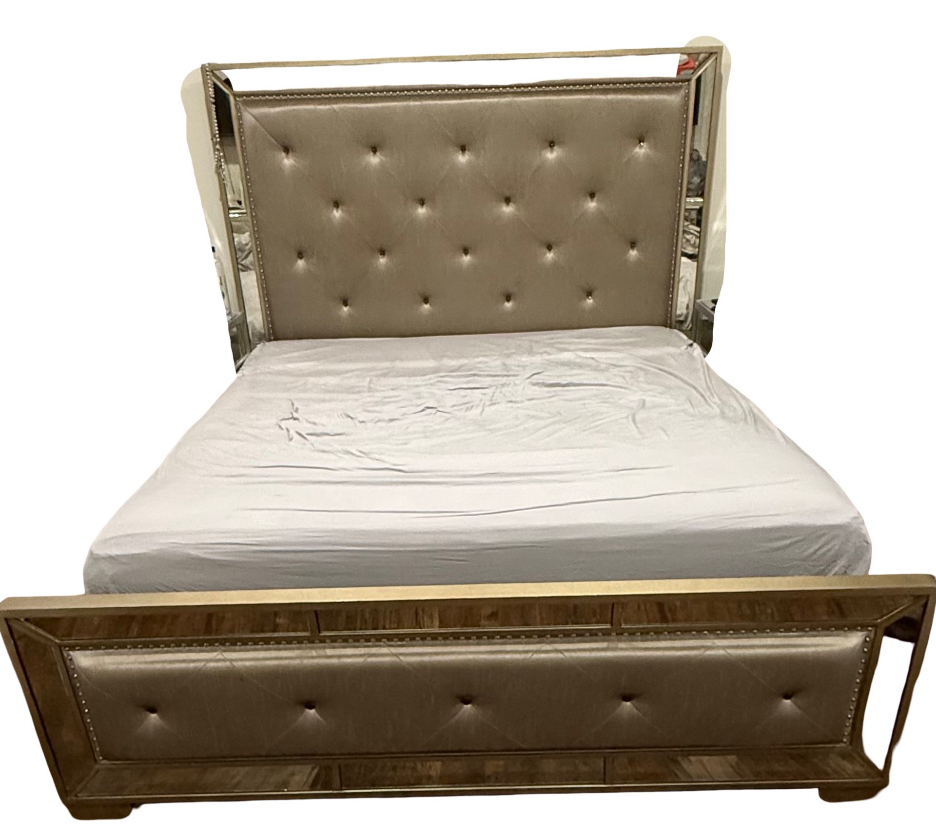 Cali King Bed