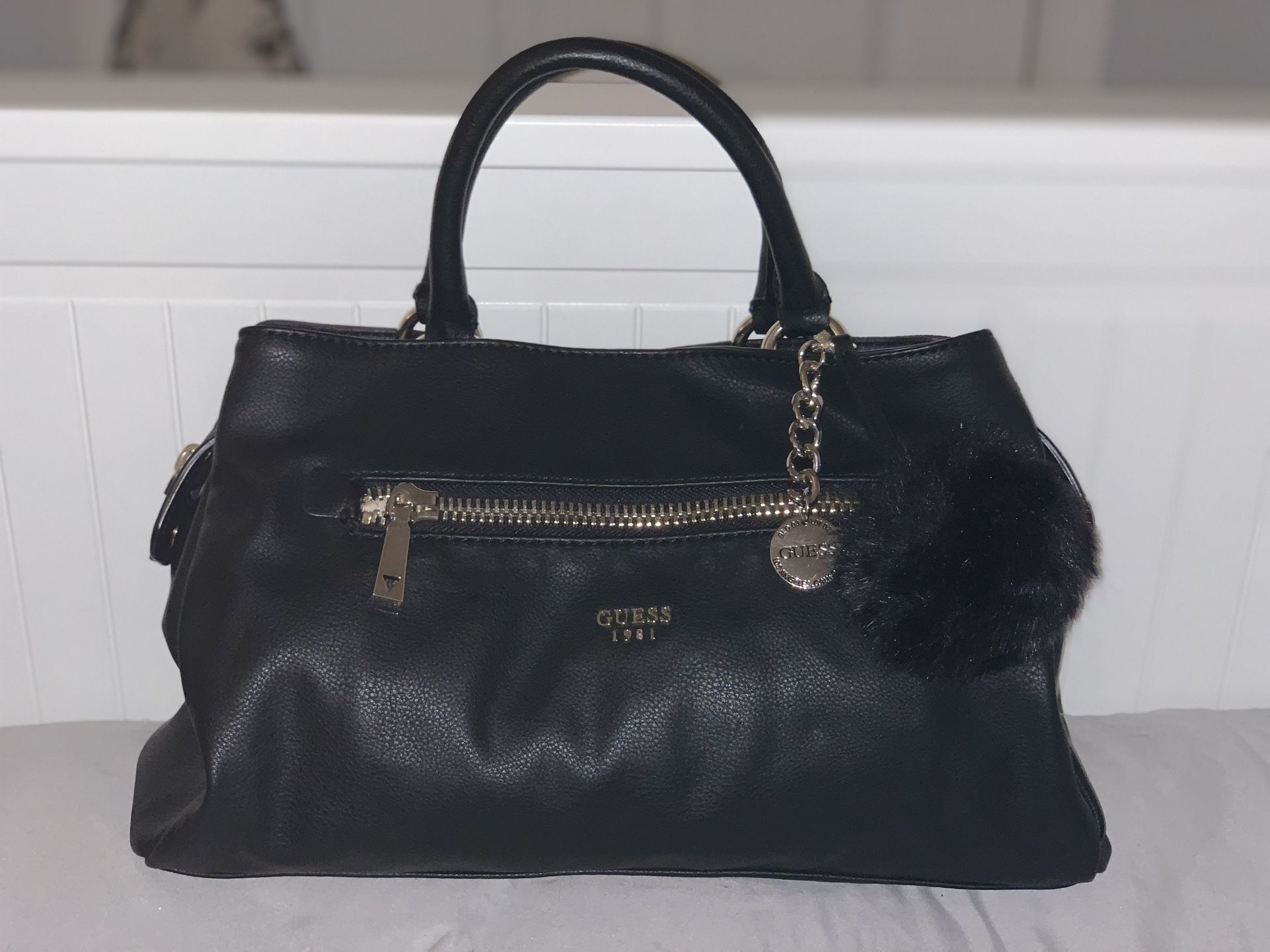 Vintage y2k Guess faux leather handbag excellent condition