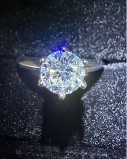 1 CT Moissanite Ring  - D Color VVS1 - 925 Sterling Silver - Size 6