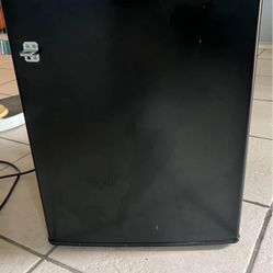 Mini Fridge 