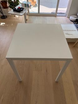 IKEA VIHALS White Table 29x29