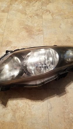 2010 Toyota Corolla front headlights