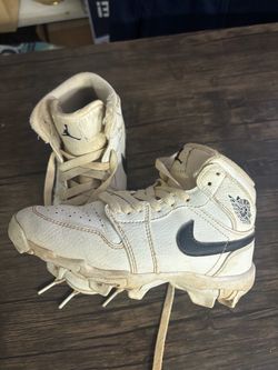 Kids baseball cleats