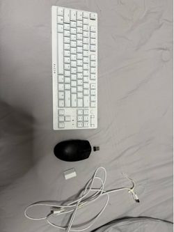 Selling DEATHSTALKER V2 PRO TKL AND LOGITECH G305 MOUSE