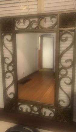 Table and mirror set