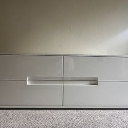 White dresser 