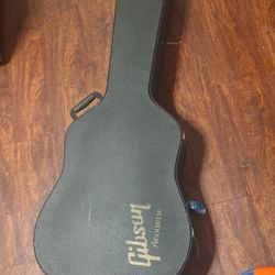 Guitar Case: Gibson Acoustic