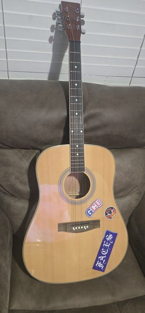 GUITARRA ACOUSTICA TAMAÑO GRANDE $79