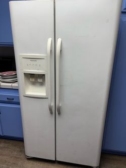 Frigidaire side-by-side refrigerator/freezer OCT 31st