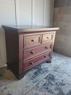 Dresser