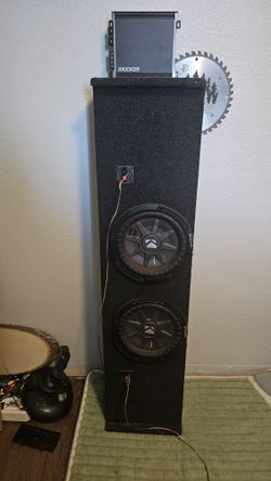 Dual Kicker Comp Rt In Custom Encloser W/ Matching Amp