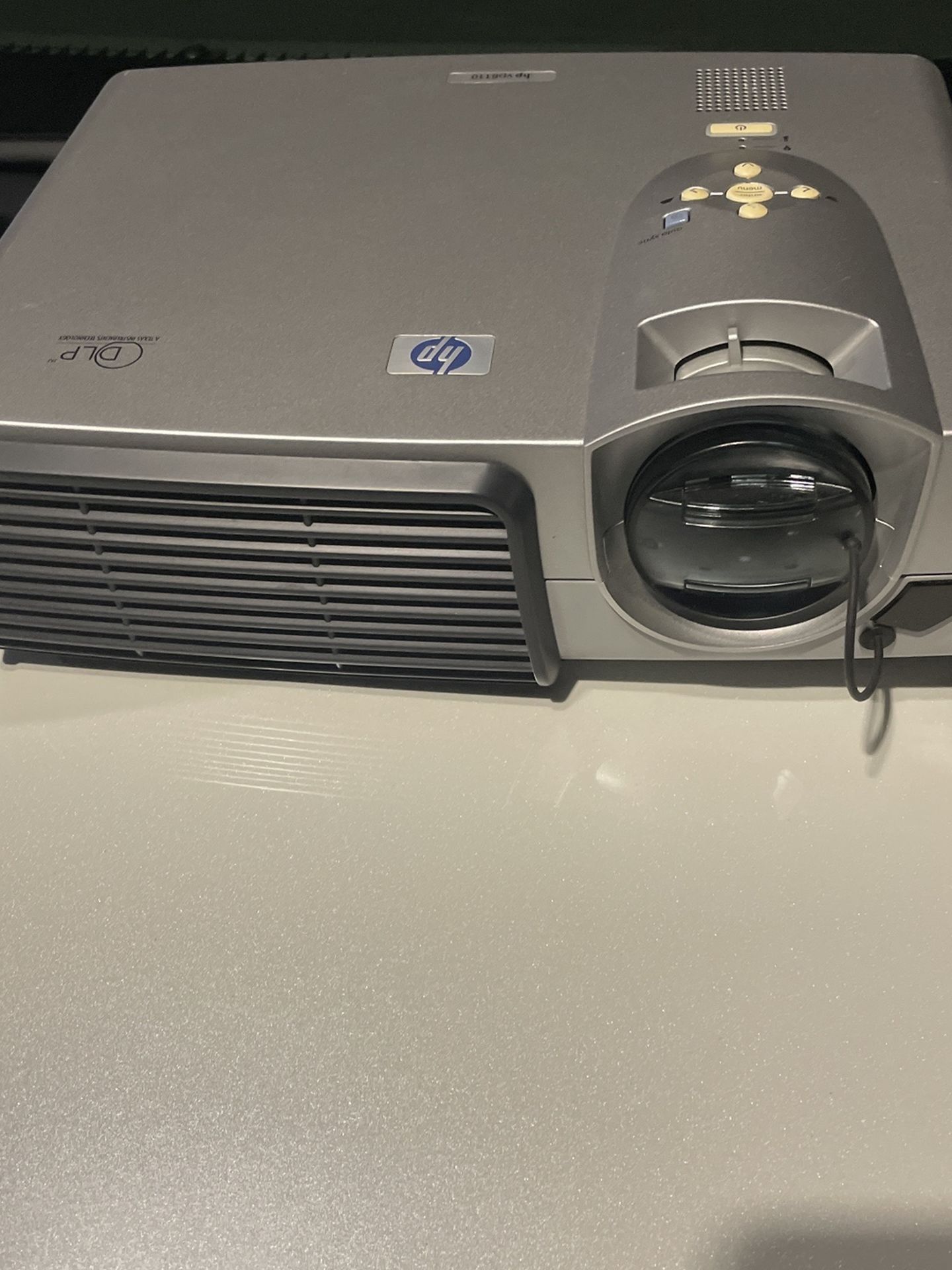 HP Hewlet Packard DLP Front Projector Model VP6121 Retro Video Gaming TV Monitor