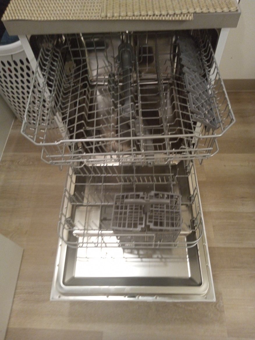 GE 24" IN PORTABLE DISHWASHER *BRAND NEW*