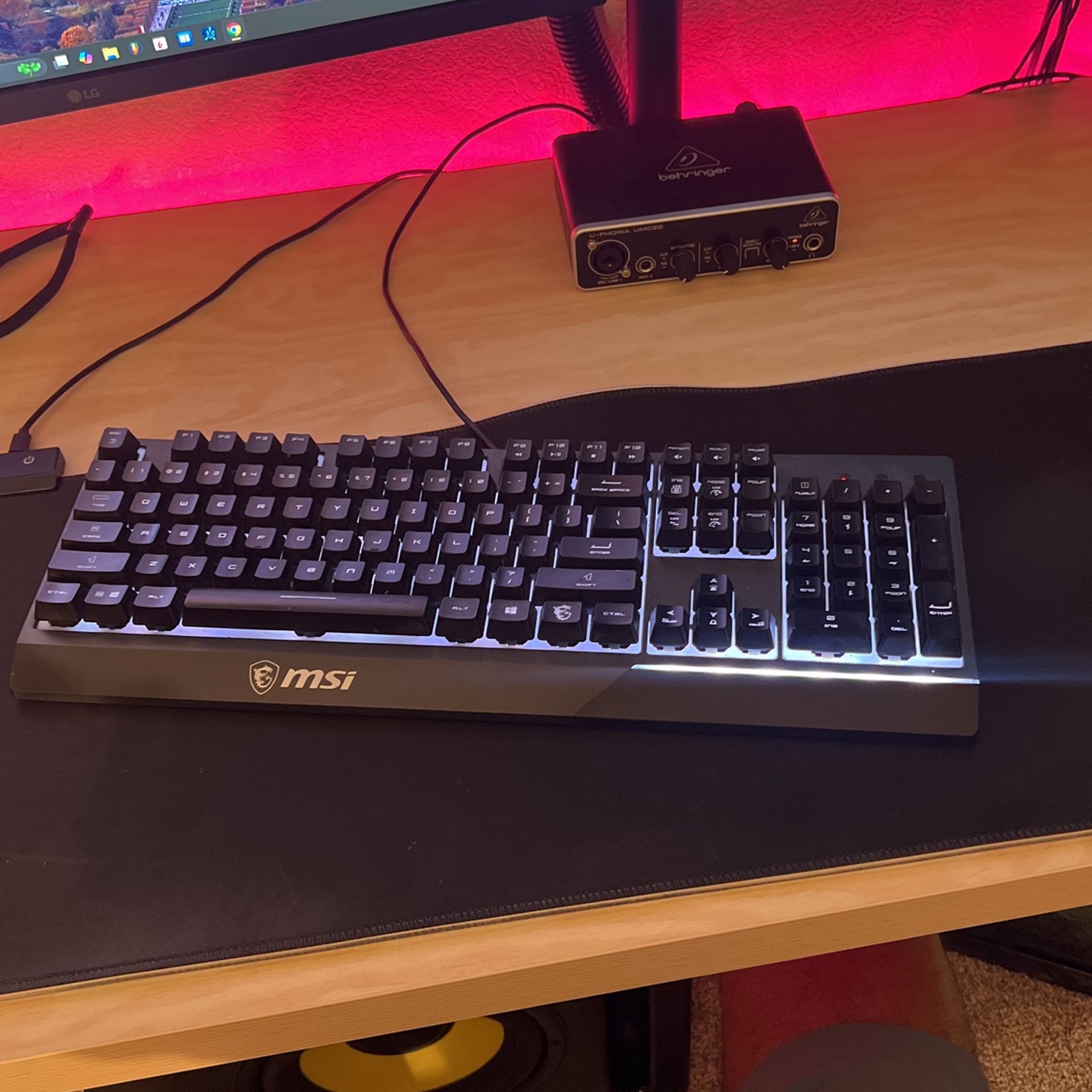 MSI Vigor GK30 GAMING Keyboard, Mechanical-like Plunger, RGB Backlit 104 Keys