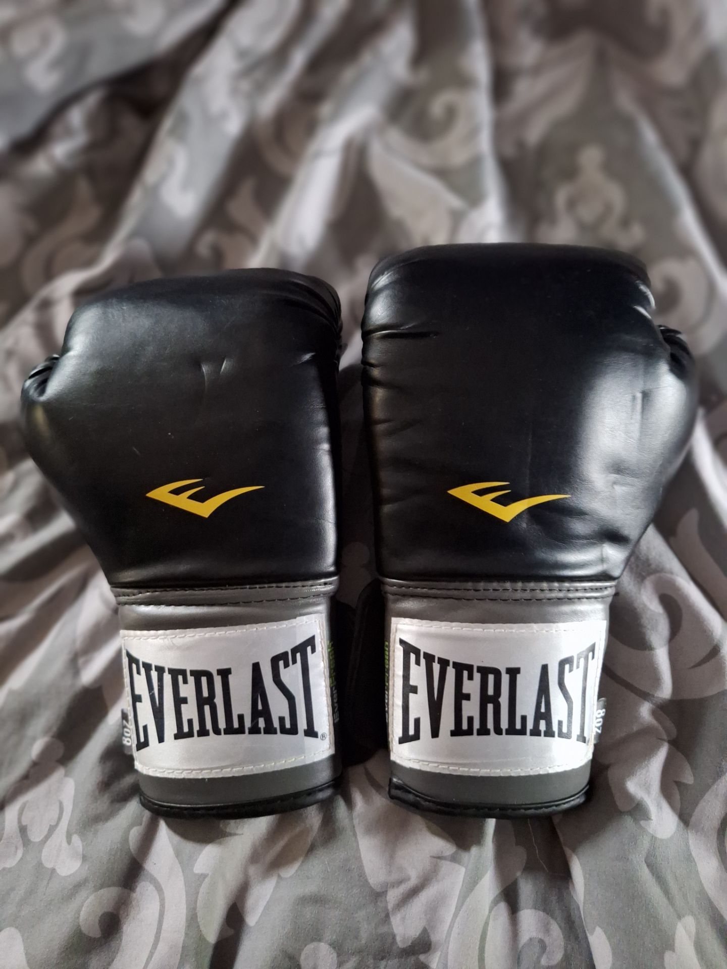Everlast Everfresh 8 oz Training Boxing Gloves Black Used $20