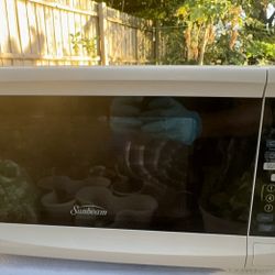 Sunbeam Microwave Oven Model SGS10701 700W White Tested Working in 