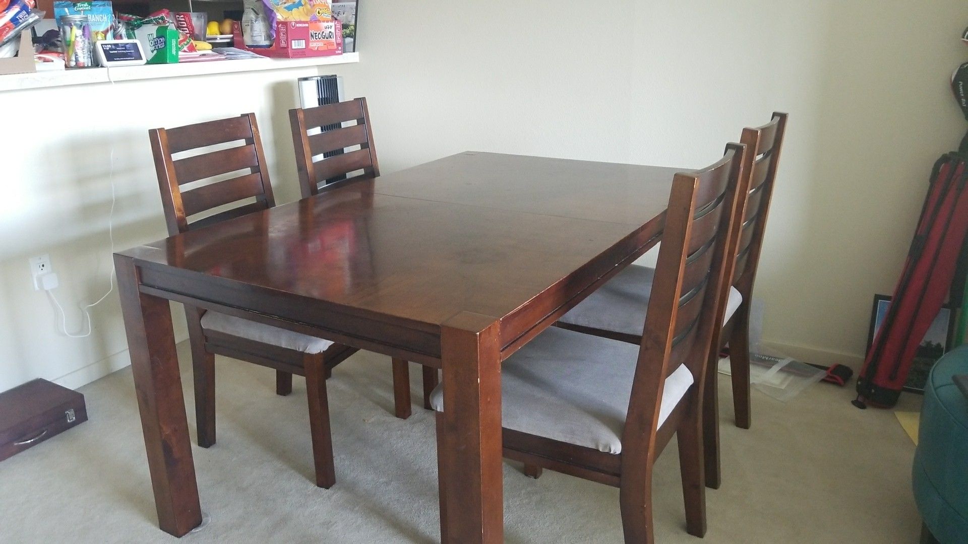 Dania dining table and 5 chairs. Extendable up to 8 seater