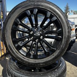 SET OF FOUR 22” CHEVY GMC WHEELS AND TIRES