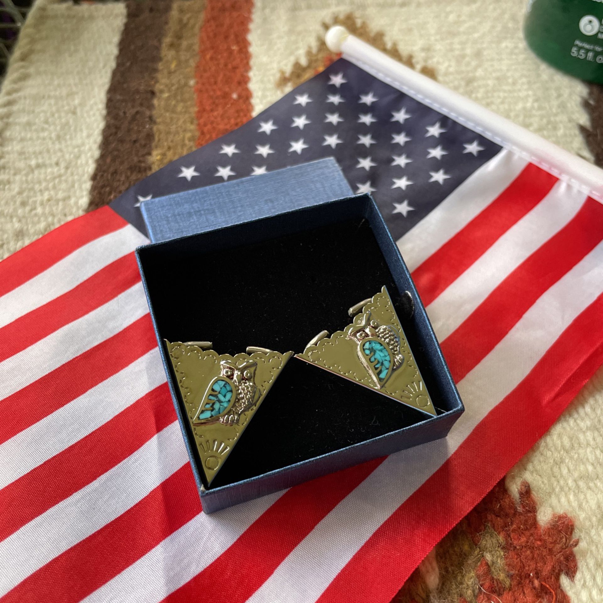 Silver and turquoise shirt collar ornaments